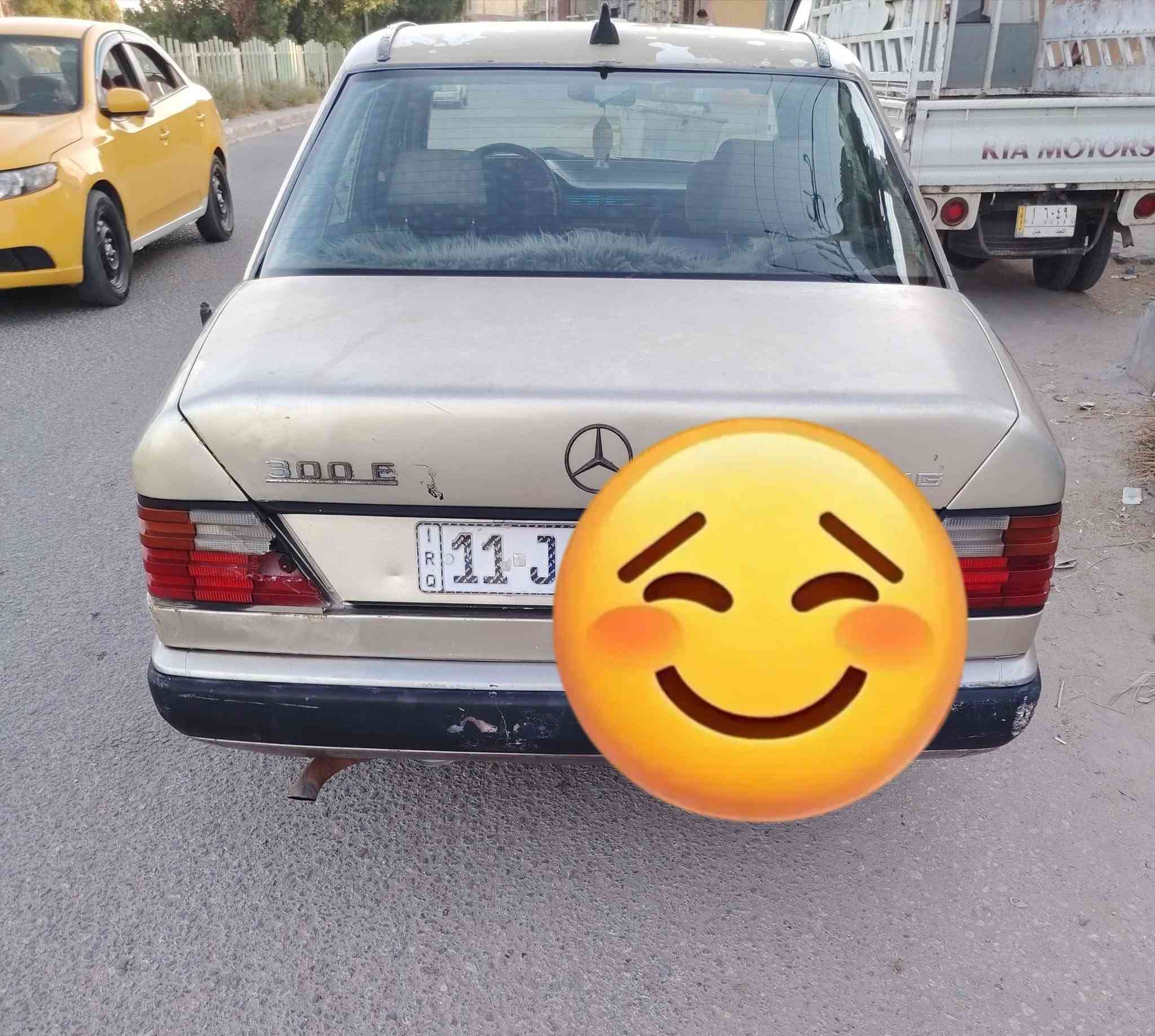 السلام عليكم
مارسدس دب موديل ١٩٨٧ محوره بطه اثنين ونص 
قواعد سليمات 
رقم بغداد  انگليزي بسمي
سنويه لغاية ٢٠٢٧  السعر٤٠ وبيها مجال
مكاني نجف مشخاب ***********
