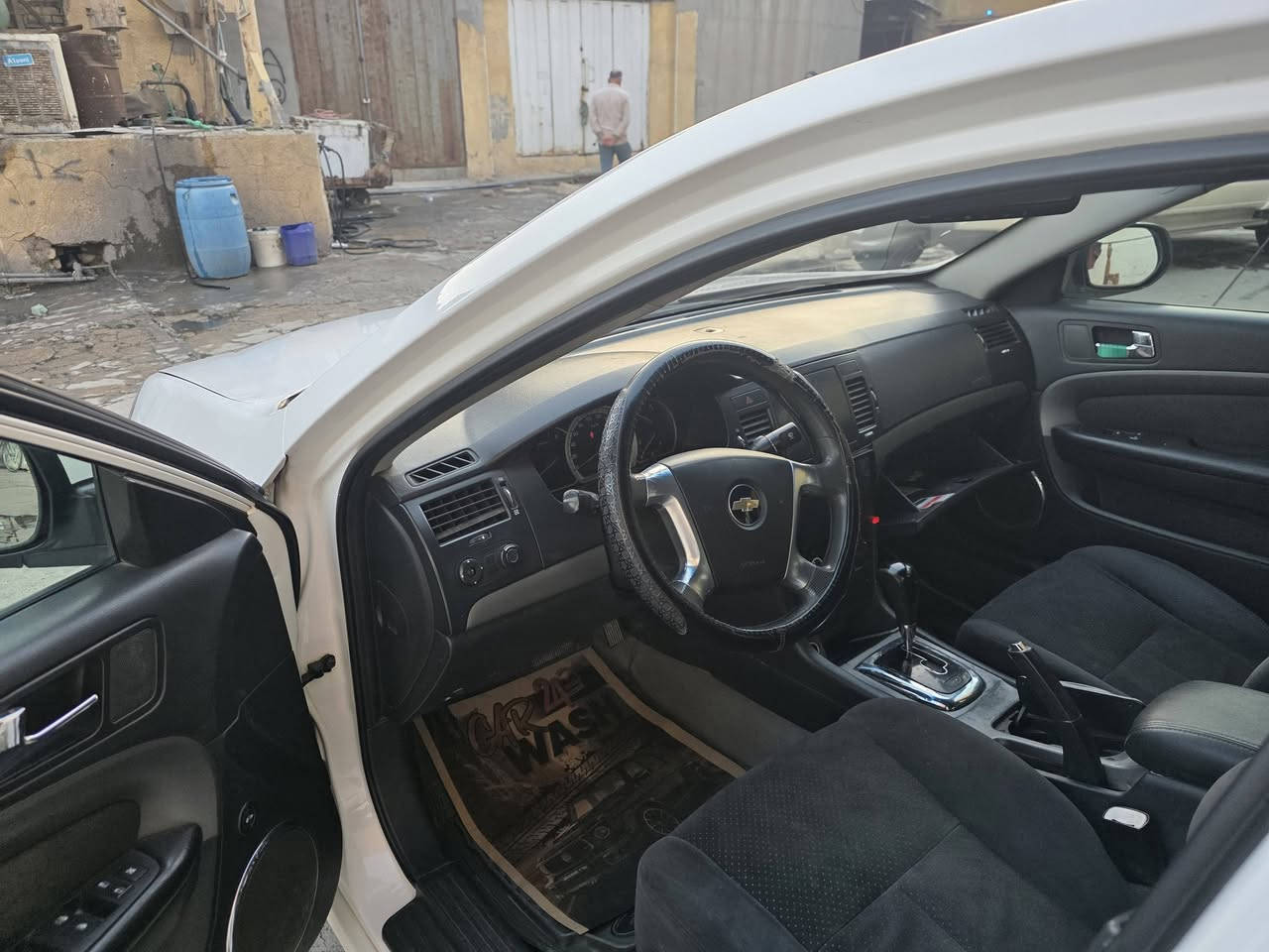 السلام عليكم ابيكا موديل ٢٠٠٩ خليجي رقم اربيل الجديد السيارة جاهزة من كل النواحي كير ومكينة وصدر وتبريد وتايرات كلهن جدد السيارة مكفولة من ضربة وصبغ فقط بارد بلجاملغ مال السايق والسونار موجود بلصور وبيه كم رصعة مبينات بلسونار السيارة مواصفات عادية كامرة جام كهرباء ويل كب السيارة موجودة بغداد الجديدة ورايدهة ٦٧ وبيهة مجال للشراي ورقمي ***********#***********
