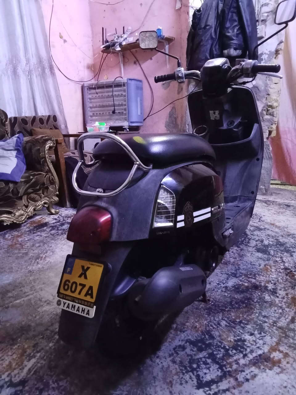 السلام عليكم شباب دراجة ماكس بوليس صارلهة 8 أيام من امنزلهة رمبة وصلهة والمنفيس  لاصليات موجودات كلهه ابلادية وكلهة شغالة كابريتر سلف ابلاديات كفرات كلهه ختم وية المكينة وكهربايات كلهن شغالات كيلومتر كيج بانزين كلوب عالي ناصي سكن وية البريكات اشاير يمنة يسرة مابيهة نقص ابد جديدة جديدة بمعنة الكلمة العنوان بغداد باب المعضم ولا ستفسار ***********
