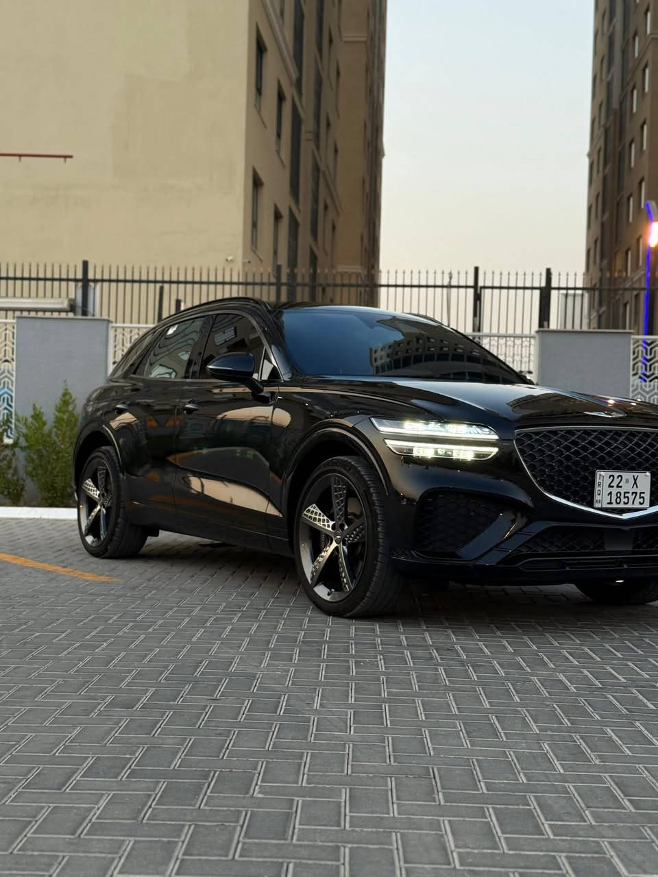 GV70 2023 Prestige

فول الفول 

المواصفات الرئيسية:

✅ بانوراما + شاشة 14.5 إنش مع CarPlay & Android Auto

✅ كاميرات محيطية 360°

✅ مقاعد جلد كهربائية حمراء مع تبريد، تسخين، ومساج + وضعية الطيارة

✅ السيارة تتحرك للأمام والخلف بالريموت بالكامل

✅ شحن لاسلكي

✅ محرك 2.5 Turbo – 300 حصان + دفع رباعي 4WD

✅ 5 أنظمة قيادة متعددة

✅ إنارة داخلية متغيرة الألوان + LED

✅ صندوق كهرباء + منافذ كهرباء متعددة

✅ هوك خلفي

✅ نظام ترحيب عند فتح السيارة

✅ نظام صوتي Lexicon 15 سماعة + Quantum Logic

السلامة والمساعدة:

• وسائد هوائية 

• مساعد تتبع المسار، النقطة العمياء، تفادي الاصطدام الأمامي والخلفي

• مساعد صعود التلال، تثبيت سرعة ذكي، كاميرا محيطة

📍 المكان: بغداد

📏 عداد المسافة: 27,000 ميل

💰 السعر: ________

📞 واتساب:اتصال  / ***********

📌 ملاحظة: ضرر بسيط — تبديل بنيد فقط، نفس اللون، بدون لغد، بدون شاصي
