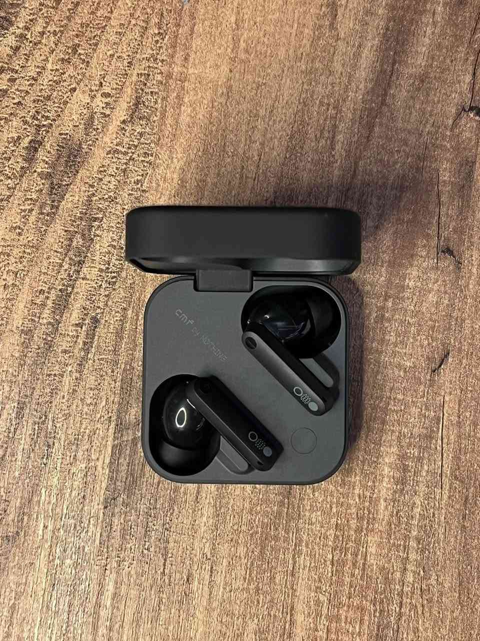 Cmf buds pro 2 by nothing
جديدة بالباكيت مفتوح فقط للتجربة
متوفر توصيل لكل العراق

تتميز سماعات CMF Buds Pro 2 بالعديد من المواصفات، منها إلغاء الضوضاء النشط الهجين الذي يصل عمقه إلى 50 ديسيبل، وجودة صوت عالية مع محركات مزدوجة (11 مم للجهير و 6 مم عالي التردد)، وتقنية الصوت المكاني، وبطارية تدوم حتى 43 ساعة مع علبة الشحن. كما أنها تدعم الاتصال المزدوج وت مقاومة الماء والغبار بمعيار IP55، وتقنية Smart Dial القابلة للتخصيص


**إذا كنت صاحب هذا الإعلان وتريد حذفه لأي سبب، رجاءا أرسل رسالة إلى الدعم الفني**