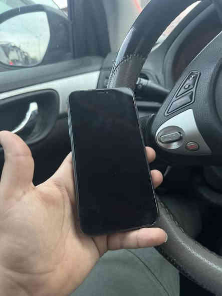 للبيع ايفون ١١ عادي ذاكره ٦٤ بطاريه ٧٤
جهاز مبدل فقط. شاشه اصليه فيس ايدي شغال 
سعر ١٧٥ قفل 
مكاني بغداد بلديات 
***********
