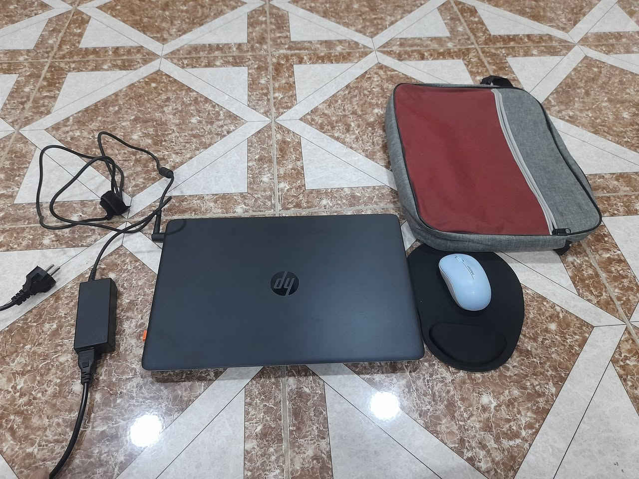 لابتوب hpالنضافه80%مع ملحقاته للبيع للإستفسار الاتصال عالى الرقم التالي***********
