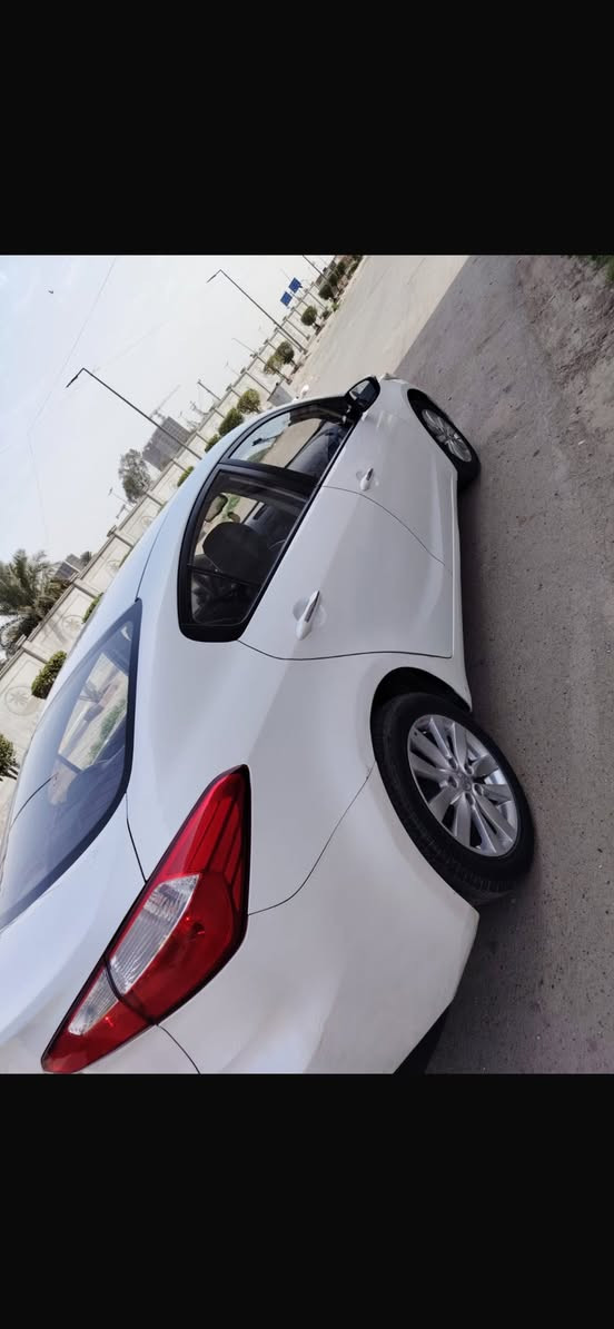 سلام عليكم للبيع كيا سيراتو ( شركة الدولية ) موديل 2016 السياره جديده مكفولة من كلشي ماشيه 130 الف برغي ممفتوح بيها تحويل ثاني يوم بغداد  مكاني زيونة *********** السعر 140 وبيها مجال لشراي
