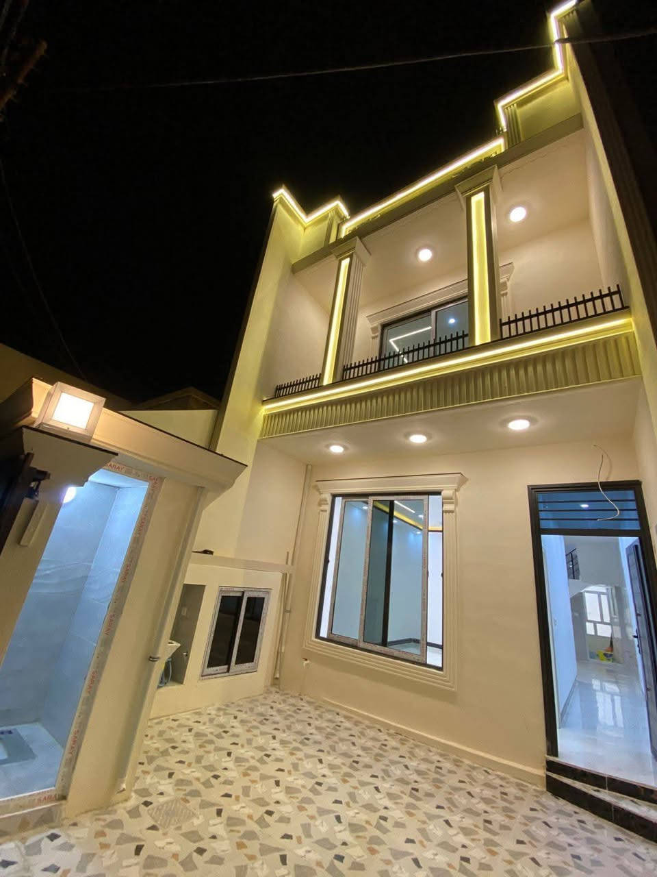 بيت ١٠٠م طابق او نص درج خارجي فول مواصفات في حي الزوراء منطقة ٥٥ مقابل جامع الراشدين للاستفسار الاتصال على الرقم *********** عقارات الجوهر كركوك
