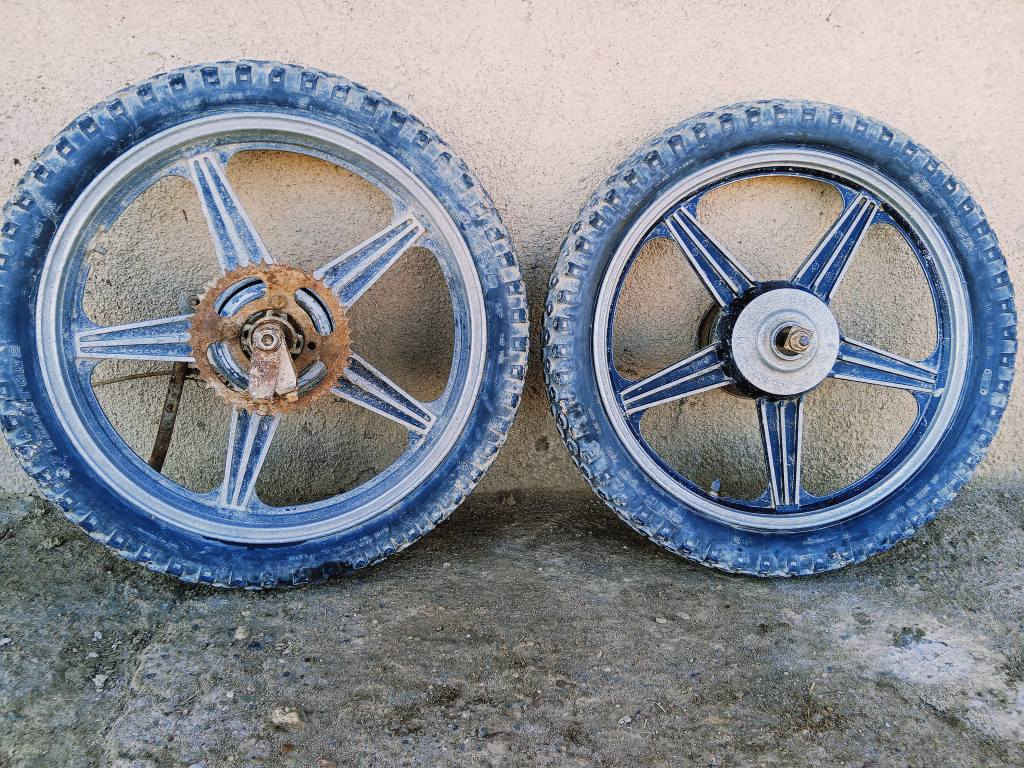 وياله امامي 
وخلفي كاملات 
ونضاف
***********
