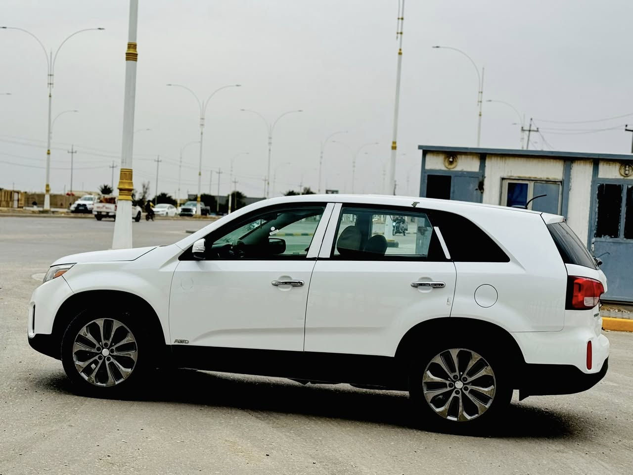 السلام عليكم كيا سورنتو 2015 بيهه جاملغ وبنيد السياره جديده رقم ذيقار الدولي بأسمي سنويه 29 السياره جديده كير  مكينه حداديه تبريد كله شرط 
المكان السماوه المركز للاستفسار ***********
السعر 127 وبيهه مجال بيع مستعجل
