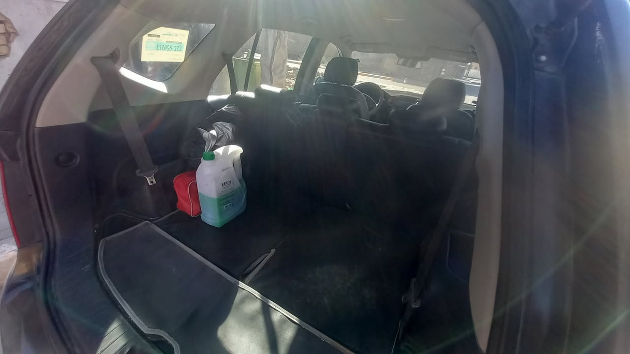 كيه رندو 2009 حادثها جاملغ الأمامي جه السايق مبدل جواها تخم تاير جديد ومحرك جديد والسياره جاهزه والسعر 98 ورقه للتواصل ***********.
