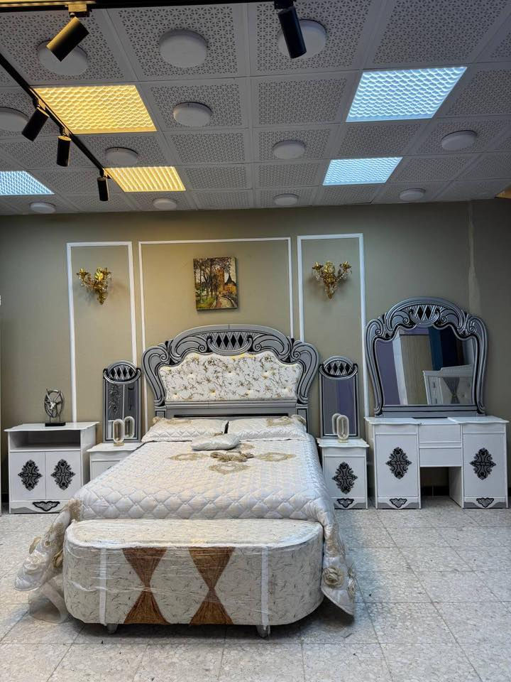 غـرف نـوم بـتـصـامـيـم جـديـدة صـاج عـراقـي 

متوفر الان موديل جديد .
غرفه نوم داخل معاكس خشب 3 ملم
خارج تحفير CNC انديف 5 ملم

الصبغ حراري درجة اولى

6باب  متكونه من 9قطع

زاويه تصميم كنتوري بارتفاع الكنتور

السرير بلاويد اسود 6ارجل

قياس الكنتور ارتفاع 2.40 وعرض 3.20

النقل والشد مجاناً داخل بغداد 
 
الـك حـق نـتـصل بـيك ثانـي يـوم من الـحجز نـفـتح ويـاك كـام تـشـوفـة الـغـرفـة كـاملـة وبعـدين اذا ثبـت الـحجز واذا وصـلتك مـو مـثل ما تـريد الـك حـق تـرجعهة

للحجز والاستفسار خاص واتس اب wa.me/9647725972961
