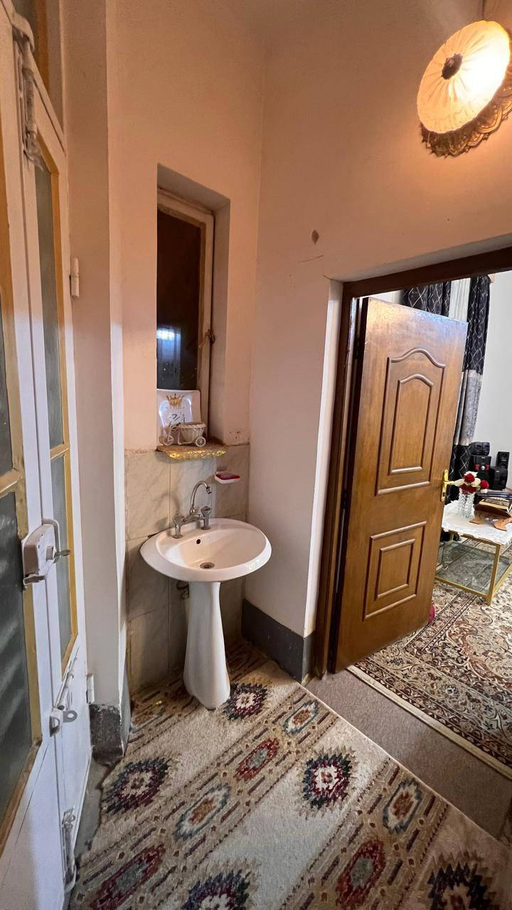 بيت للبيع طابو زراعي 25
كربلاء حي العباس الحولي الجديد

الشارع عرضه 25 م

الموقع تجاري يصلح محالات ويصلح سكن 

بناء البيت في سنة 2007

المساحة 150 م

واجهة 10

نزال 15 

الطابق الأول

استقبال+ هول مطبخ حار وبارد وحمام وتواليت

الطابق الثاني

ثلاث غرف وحمام وتواليت

السعر 320 مليون بي مجال بسيط للشراي

للتواصل واتساب 

***********
