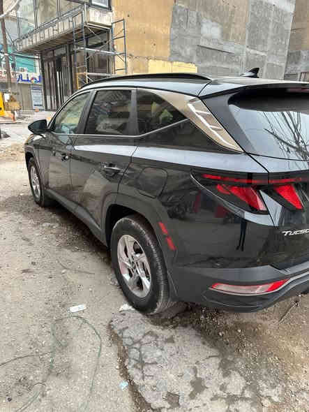 توكسن موديل 2024 وارد امريكي حادث جاملغ و بنيد وبيها بارد بالجاملغ الخلفي كما موضح في صور الحادث مواصفات بصمة تشغيل عن بعد شاشة كامرة تحكمات رادرات امامي خلفي جانبي 
السعر 195 وبيها مجال 
رقم ***********
