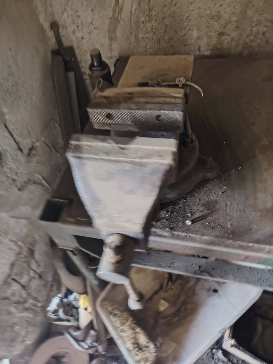 محل فيتر حداد صدر لبيع ابو غريب حي رسالة كراج الباديه محل جاهز
رقم هاتف ***********
***********
