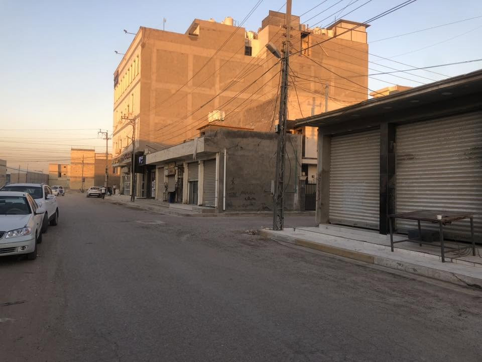 محلان ركن للايجار - حي دجلة - الدورة 🏪🔥

📍 شارع القمة الرئيسي
📍 بصف ماركت 3 طوابق + صيدلية + اطباء + جيم نسائي

التفاصيل:
 •  محل ركن + المحل اللي بصف الركن
 •  المساحة: واجهة 3م × نزال 8م لكل محل
 •  مناسب لكل النشاطات: صيرفة، موبايلات، صالون، كوفي

السعر:
الايجار الشهري: 350 الف 
عرض : اول شهر فقط 250 الف 🎉

للحجز والاستفسار: [***********]

