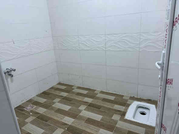 بسم الله
السلام عليكم 
بيوت زراعي عدد ٢
 صفر  محد ساكن بيهم ابد 
ركن 
مساحة كل بيت ١٠٠ متر
الابعاد ١٠ * ١٠  يعني مربع 
محتويات البيت
استقبال  
غرفة نوم 
هول مفتوح على المطبخ
صحيات داخلية 
تواليت خارجي
البيت فول سيراميك
سقف ثانوي
الموقع نهاية حي العسكري
زراعي الرجيبات
يبعد ٥٠ متر عن الشارع 
موقع مميز 
بس ينفتح الساتر يصير قريب من سايدين كوباني و الحولي
البيوت للبيع 
سعر الواحد ٤٤ مليون و بيه مجال بسيط
للتواصل ع الخاص 
او على الرقم
 ***********
