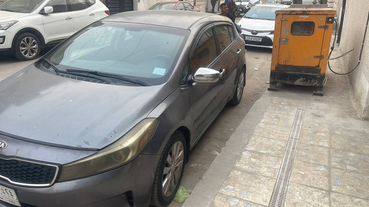 كيا فورتي موديل 2016 
بغداد 
السعر 90 ورقه وبيه مجال بسيط 
السياره كامل مابيه اي نقص
التواصل مع الرقم ***********
