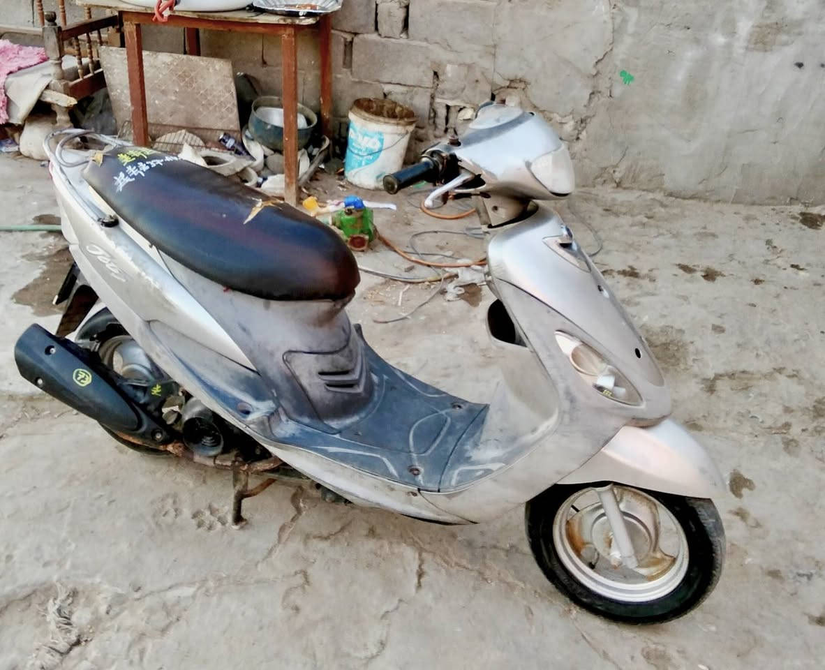 السلام عليكم ماكس قشمه للبيع دراجه بلاديه كفراته مختمه كهربائيات من الطول للطول كلهاغ 49 بلاد مكينتها ما مفتوحه تخم تاير جديد دهن جديد بريكات شغاله كهربائيات كلها شغاله قفاز سكان قفاز صندوق شغال دراجه كلش نظيفه سلف بلاد دراجه كلها بلاديه السعر 600 وبيها مجال العنوان ساحه سعد اول لاين ***********
