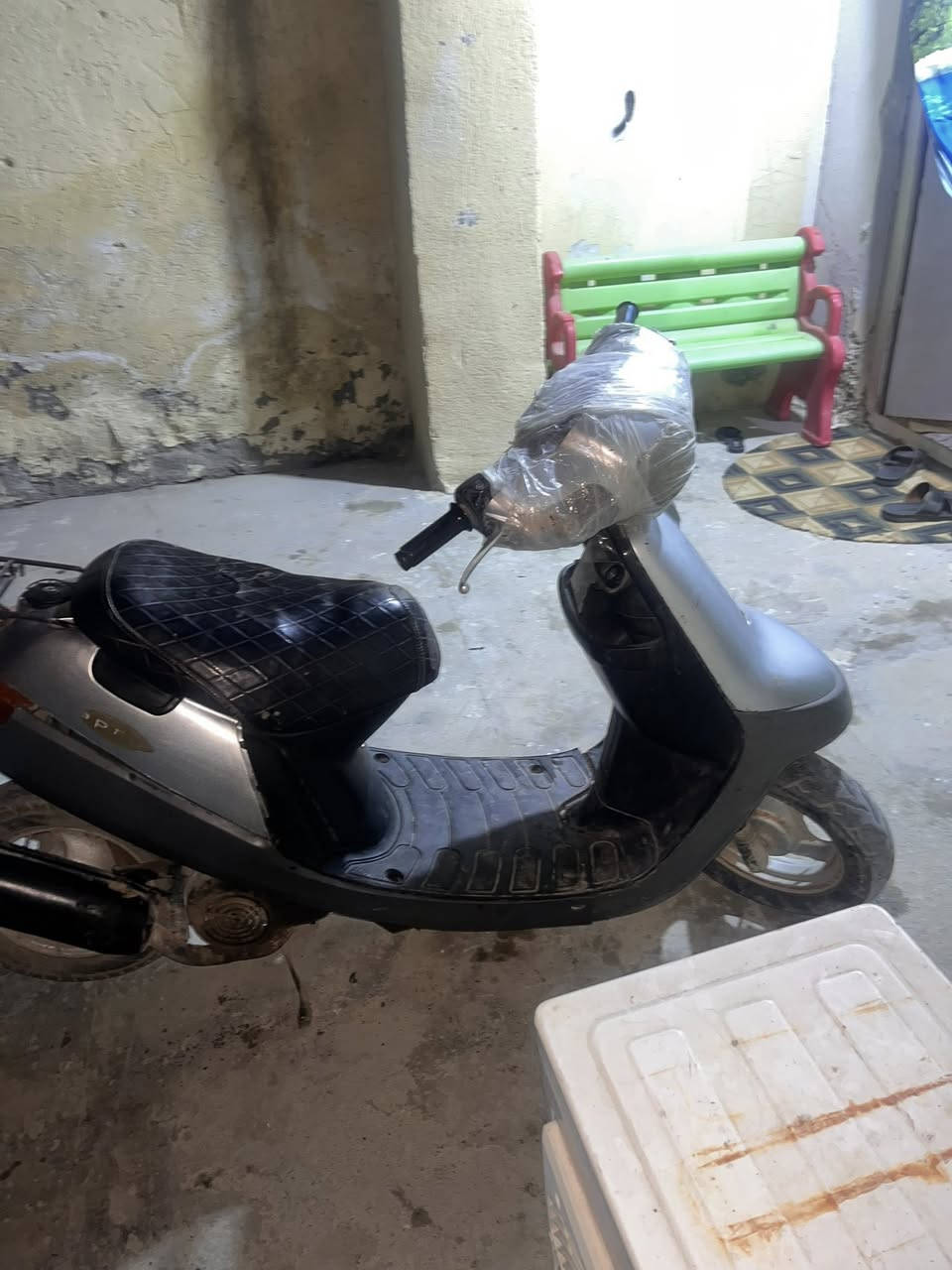 سلام عليكم دراجه منغولي ياماهه ٦٠ للبيع دراجه مكينه نضيفه ولا مره مفتوحه من ناحيت كهربايات بس لايت لوره مال لبريك يشتغل ولهورن كلجات معدل شلعه كله فول تجي وتشوف السعر 325 عنواني البصره الموفقيه شارع الدنك قرب دائرة الكهرباء رقم  ***********
