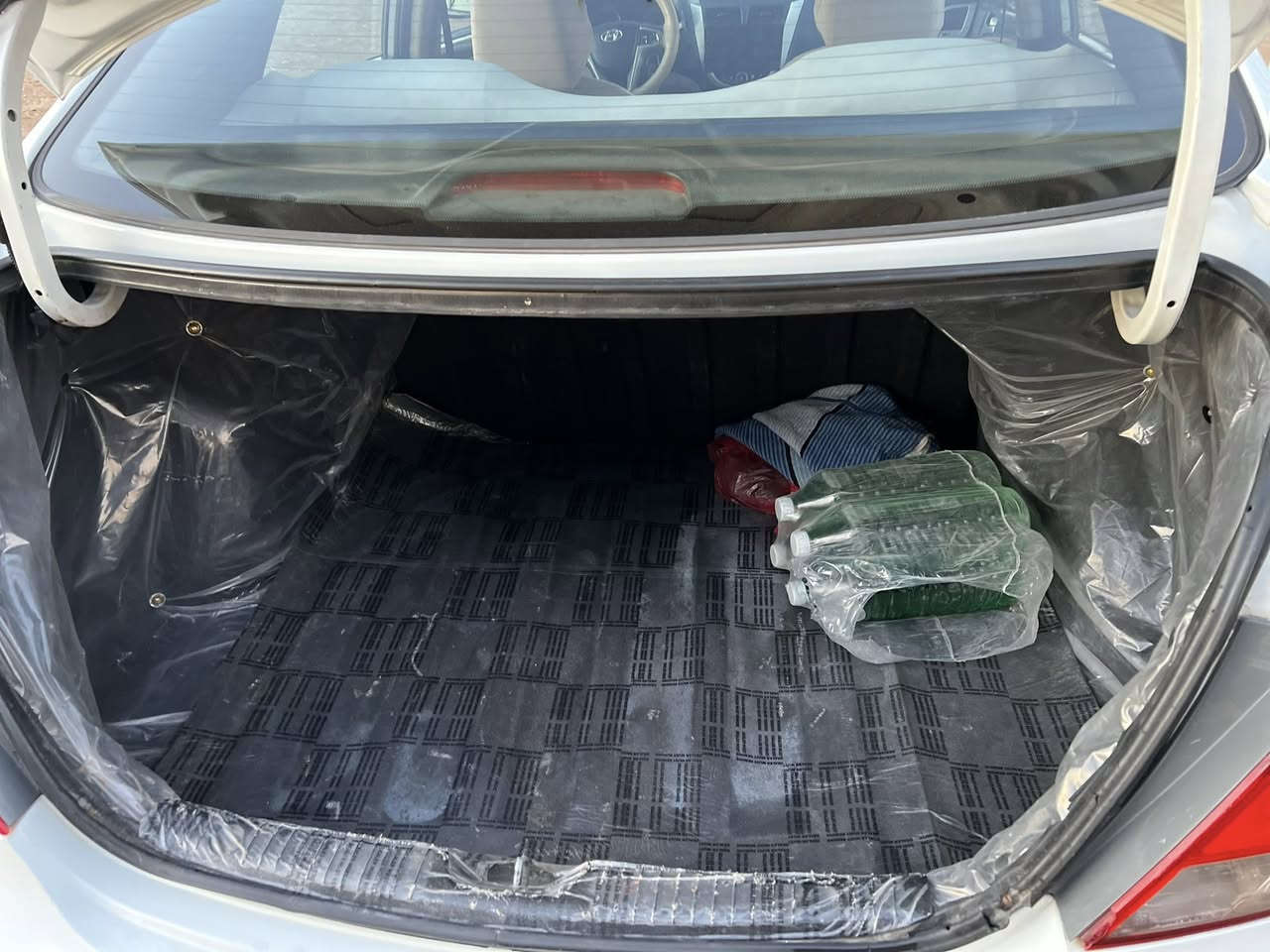 سلام عليكم ورحمة الله وبركاته 
عظم الله لكم الاجر الاستشهاد كاظم الغيظ ع

اكسنت خليجي موديل ١٦  رقم بغداد إنكليزي هزه جديده بسم ابن خالي تحويل وكالة بلي يعجبك 
محرك ١٦٠٠ 
سياره فوول مواصفات شركه عطاء الرحمن 
سياره كله وضع شركه لاتسال وتعب روحك 
شرط تراي زيرووو
اكفله الك من كل نقص 
برغي ممفتوح بيه كله وضع شركه 
سياره كفاله من صبغ وتبديل ولفتح 
بيه شبر بارد
بيه مكانين كرت اثر تكشير 
اسياره استخدام آيد وحده اني الايد ثانيه 

سعر ١١٨ بلعافيه ع ياخذه الله شاهد الف مذب عليه او تترحملي ع ترايه  
مكان سيارة ديوانيه قضاء شامية 
***********
خاص مغلق 
رجاءً موشراي ليخابر 
وشراي أعيوني اله

سعر ١١٨ بيه مجال للجاد
