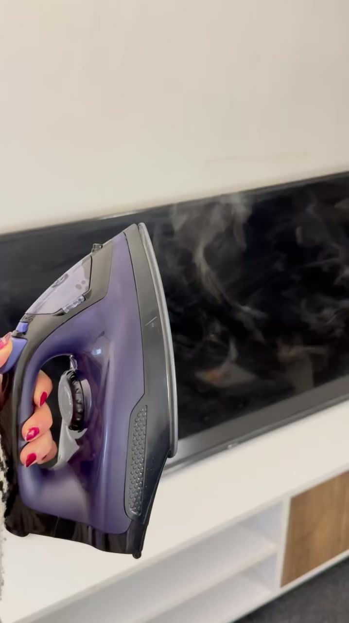 السعر  30 ألف 
مكواة بخارية لاسلكية ماركة LIBRONIC

الميزات:

قاعدة ثابتة للتسخين مع مكواة محمولة تمنح المستخدم  السهولة والراحة أثناء الاستخدام

تدفق قوي للبخار

قاعدة كي  من السيراميك

وظيفة التشغيل الجاف ومع البخار

ضخ بخار بشكل عمودي وأفقي

خاصية التنضيف الذاتي

خاصية الحماية من الحرارة المفرطة

مؤشر للتحكم بدرجة الحرارة

الطاقة: 1200 واط

ضمان لمدة سنة من تاريخ الشراء

سلك كهرباء من الكتان بطول: 1.5 متر

أبعاد الجهاز: الارتفاع: 26 سم  عرض الجهاز 9.5 سم

كوب إضافي لملء الخزان


**إذا كنت صاحب هذا الإعلان وتريد حذفه لأي سبب، رجاءا أرسل رسالة إلى الدعم الفني**