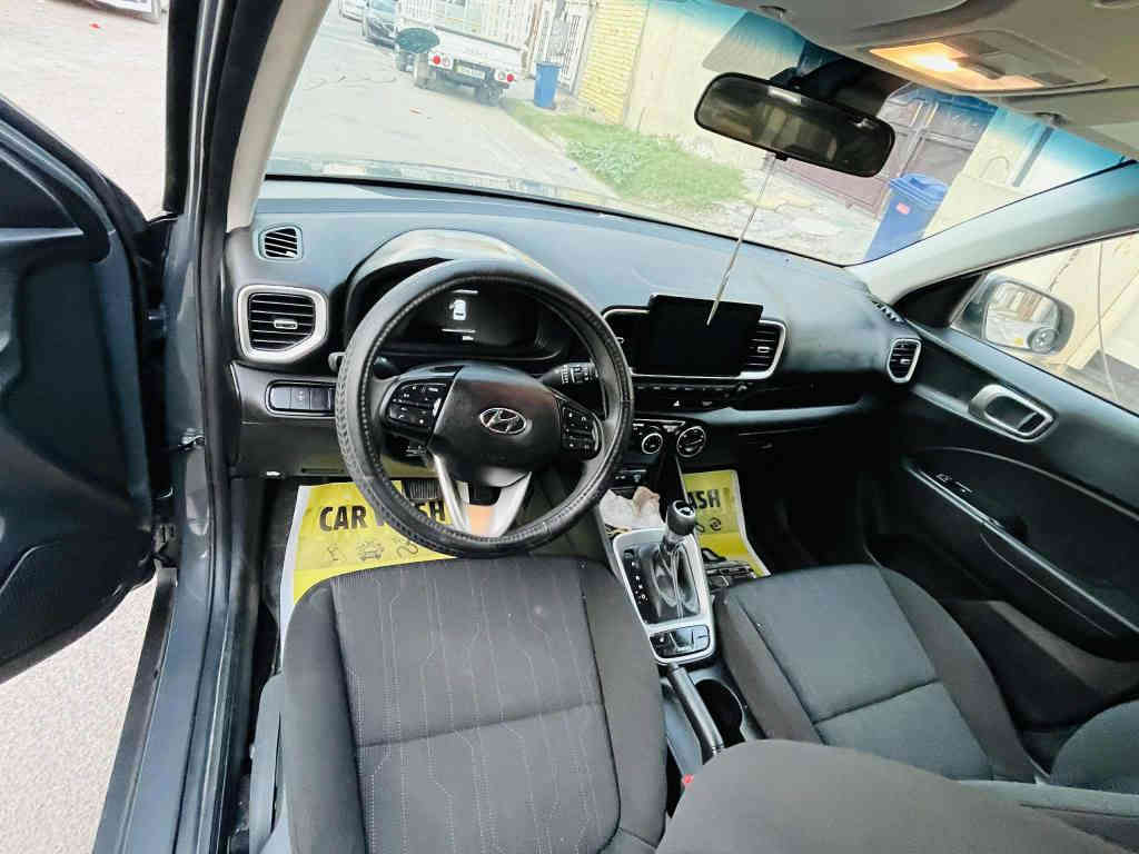 للبيع هونداي فينو موديل 24 دخول جديد باسمي تحويل مباشر 
مواصفاته 
رادار امامي 
محرك 1600 دبل نوزل تنفس طبيعي ماشيا جدا قليل اخت الزيرو ((2000)) بالكيلو 
فول تحكم استيرن 
ثلاث وظعيات قيادة 
تو ويل 
كيجات ديجيتال
كشنات مخمل تدفئة 
اشاير بالمري 
وباقي المواصفات معروفة 
((حادثها حافة البونيد فقط السيارة ليبل واحد بدون تبديل اي قطعة ايرباك دركة فقط تبريد كير محرك صدر كهربائيات مكفولة شرط الفحص)) 
السعر ب 120 ورقة وبيه مجال بسيط مكان السيارة بغداد قرب هايبر ماركت حي العامل للاستفسار الاتصال *********** بغداد
