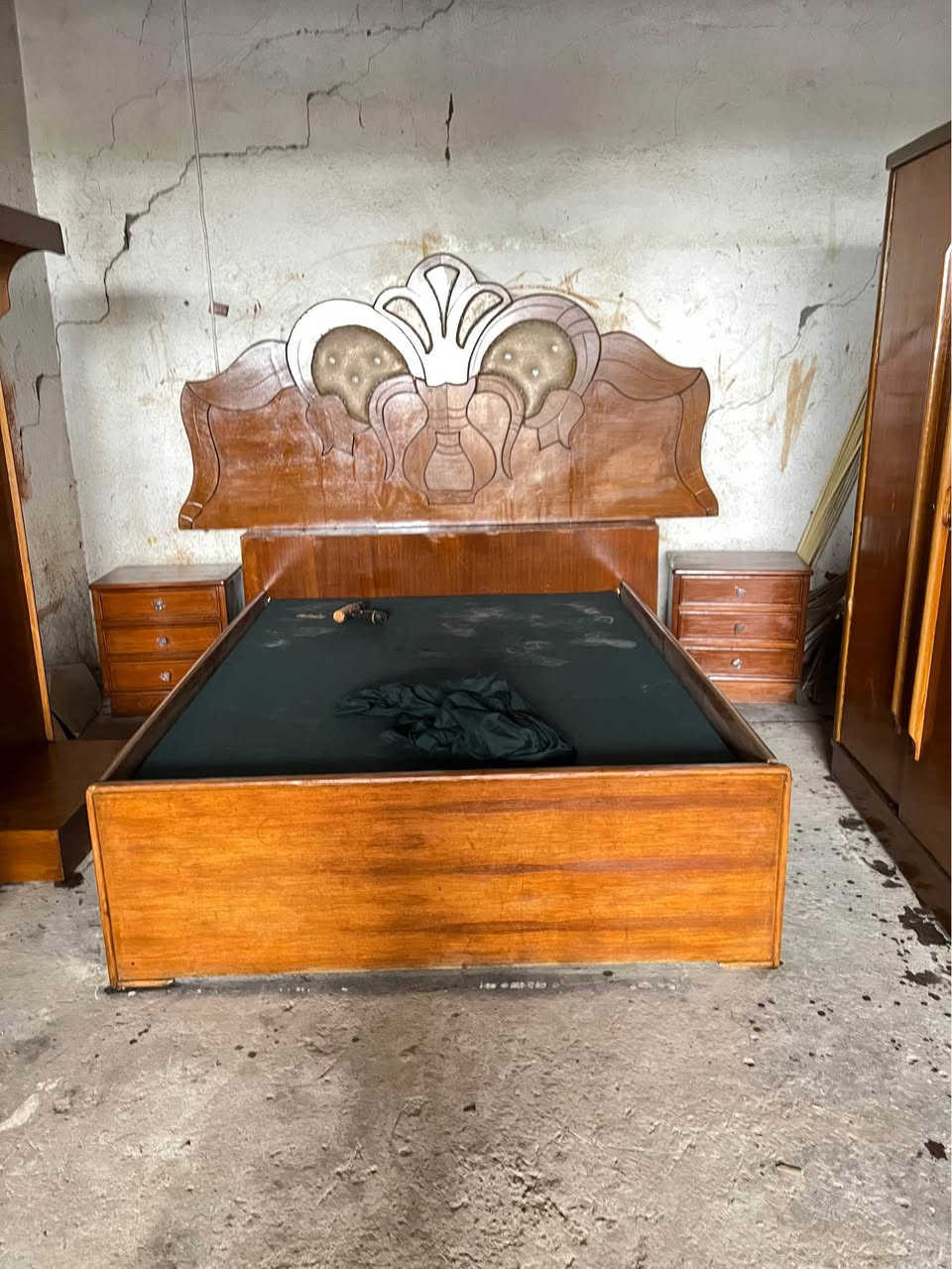 غرف نوم صاج داخل وخارج عدد 3
المكان بابل قضاء المحاويل معسكر المحاويل البوابه الشماليه بتجاه بغداد 
يوجد لدينا خدمة توصيل 
للاستفسار الاتصال على الرقم التالي *********** او التواصل عبر الواتساب برقم الاشيا حلة, بابل
