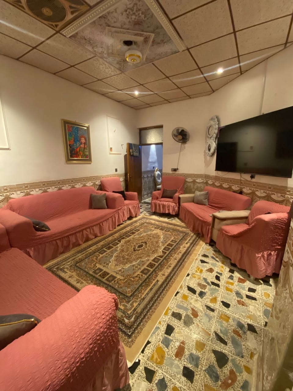 سلام عليكم الدار البيع بل تصنيع وره مدرسه مباشرتنً 150متر اي ستفسار على رقم هاتف ***********
