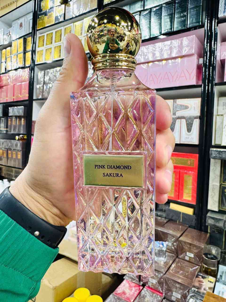 بلو دايموند أكوا2🩵

 (Blue Diamond Aqua) من إبراهيم القرشي. 
بنگ دايموند 💕 ( pink Diamond )
من ابراهيم القرشي 
العطر مناسب للجنسين (النساء والرجال).
تتكون مقدمة العطر من البرغموت، الروائح البحرية، والزعفران.
يتكون قلب العطر من إكليل الجبل، الإيلنغ يلانغ، والحمضيات.
تتكون قاعدة العطر من البخور،
حجم 200 مل باكيت 🎁
ابو باركود سوبر ماستر 🔥

السعر 16
@


**إذا كنت صاحب هذا الإعلان وتريد حذفه لأي سبب، رجاءا أرسل رسالة إلى الدعم الفني**