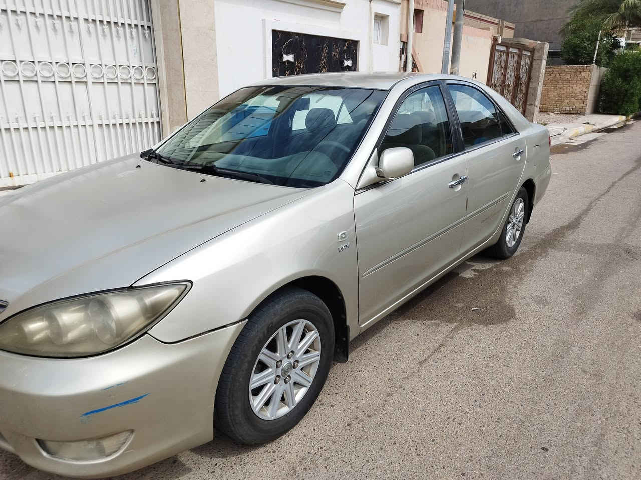 السلام عليكم 
للبيع
كامري 2006 محرك 2400 مفتوح كير وتبريد شرط السيارة بدلت بيها بابين عكس السايق بسبب حادث بسيط ومصبوغات مع الجاملغ الخلفي لتوحيد اللون وعندي صور الحادث والتصليح السيارة باسمي مكاني الفلوجة السيارة نظيفة وناعمة 
السعر 96 ورقة
***********
