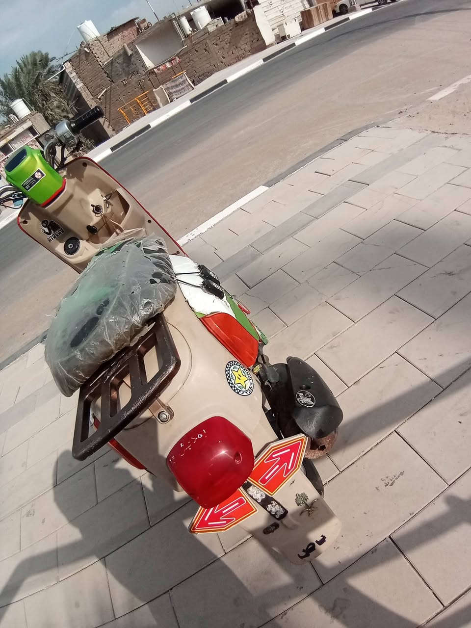 السلام عليكم دراجه بوليس مامفتوحه جهزه بكلشي كلشي شقال بيه شلعته تخبل السعر 800 وبيه مجال المكان المدينه بني منصور رقم الهاتف ***********
