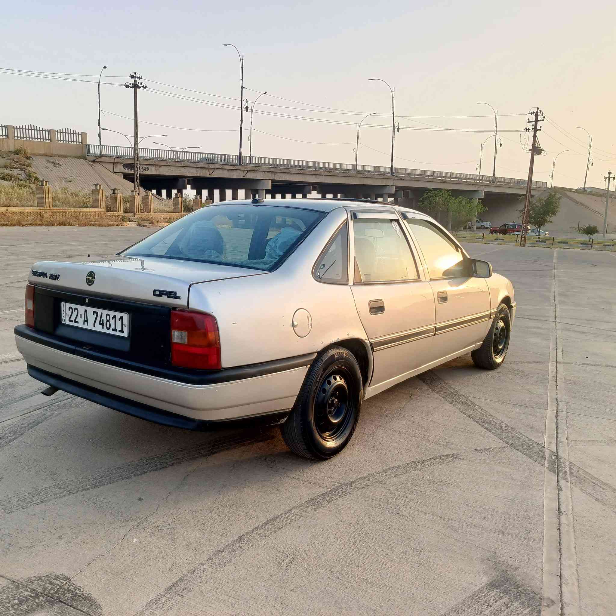 اوبل فيكترا
موديل 1991
محرك 20 
كير اوتوماتيك 
سنوية 2030
كوبون بنزين 
بدون ضربة 
سعر 42
***********وتس أب و فايبر
