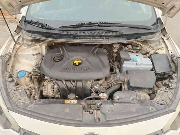 سلام عليكم لبيع سيراتو 2016 خليجية ماشية 117 محرك 2000 فتحه تحكمات جهتين اشاير ب المري مري  شفط ويل كب 5 بيها قطعتين صبغ
بيه باب السائق مصبوغة بدون ضربة والباب الورة السائق صبغ سنوية ل 28 رقم بغداد انكليزي السعر 125 وبيها مجال بسيط لشراي مكاني بغداد حي العامل *********** الشراي يتصل
