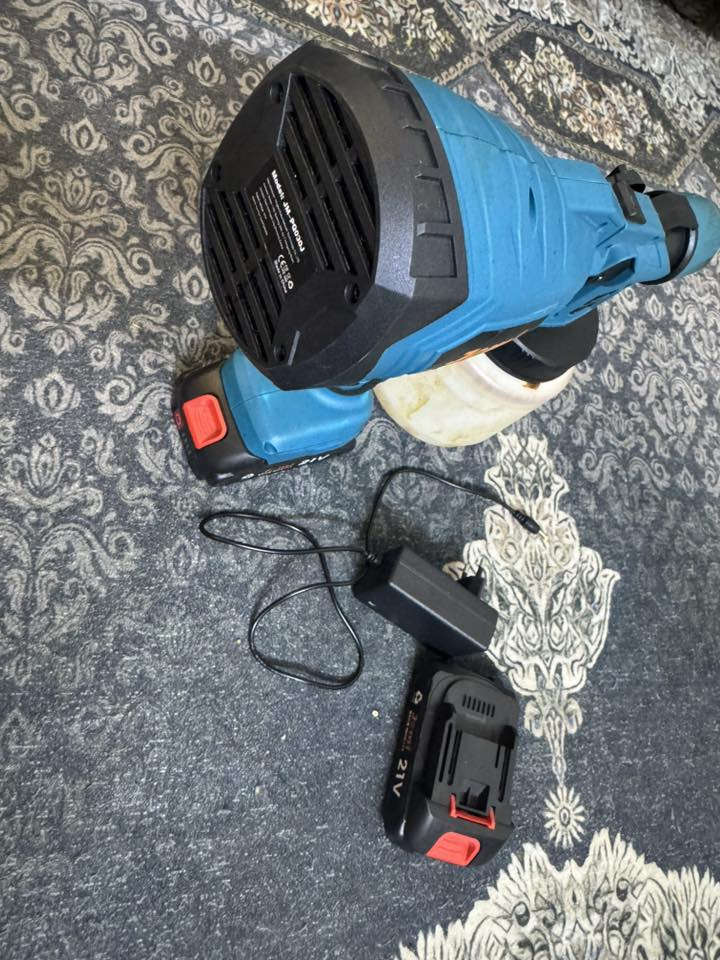 هذا المنتج هو مسدس رش طلاء كهربائي لاسلكي من العلامة التجارية Jemi (موديل J21V).
نوع الجهاز: مسدس رش دهان لاسلكي يعمل ببطارية 21 فولت. 
الاستخدامات: مناسب لطلاء الأثاث، السيارات، والأسطح المعدنية.


**إذا كنت صاحب هذا الإعلان وتريد حذفه لأي سبب، رجاءا أرسل رسالة إلى الدعم الفني**