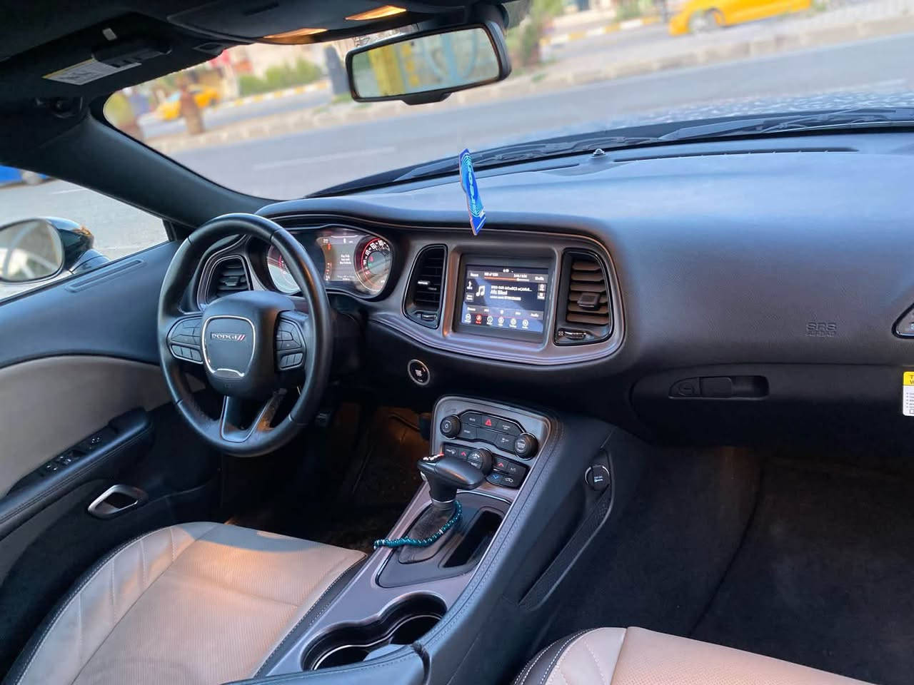 السلام عليكم جالنجر 2023 Sxt
( لون مميز )

مواصفات معروفه بصمه تشغيل بصمه ابواب تشغيل عن بعد لد نهاري 

محرك 3600 مكفول محرك وكير

تبديل قطعتين بلادي 

ماشيه 22 الف سياره ممتعوبه ونضيفه 

صدر جديد تخم تاير  زد جديد سياره جاهزه 

رقم اربيل شرط تحويل  

مكاني كركوك    / ***********

السعر195  وبيه مجال بصيط
