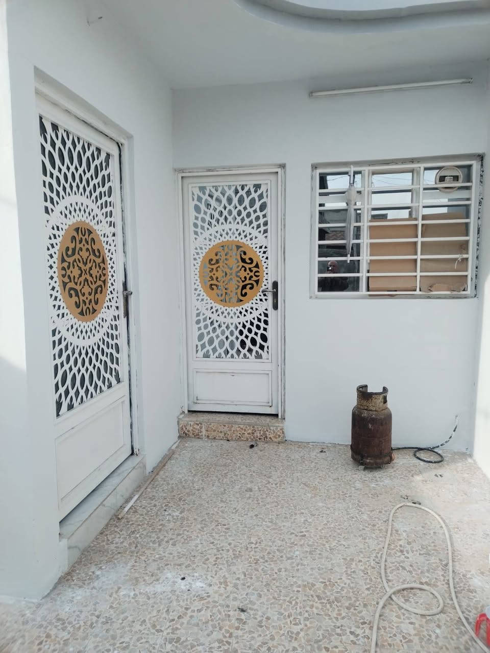 بيت تجاوز للبيع 

فيه معاملة تمليك كاملة 

120م  ___  6 × 20 

غرفتين نوم وهول واستقبال ومطبخ
 وصحيات داخلية وخارجية

يارمجة الشمالية قرب جامع نداء الرحمن

كاشي وسيراميك وسقف ثانوي

السعر (60) قابل للتفاوض

***********
***********
