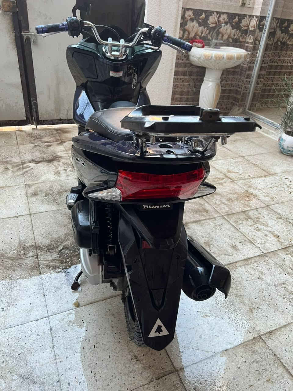 سلام عليكم pcx جيل الثاني الدراجه مكفوله وشوفت عينكم وناعمه ومرتبه شرط الكفاله عنوانه بغداد جديده ب17 وبيهه مجال ***********
