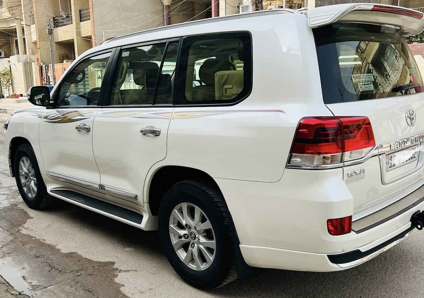 السلام عليكم لاندكروز 2017 وكاله ساز وايت ادشن سياره جديده بمعنى الكلمه مكفوله كفاله عامه من كلشي ماعدا ربع الدعاميه فقط ماشيه 78 سياره اصليه كشن 3 دكم دبل موس 6 سلندر مرقم بغداد تحويل مباشر السعر 475 ورقه مجال حك الجيه للاستفسار *********** بغداد الرصافه
