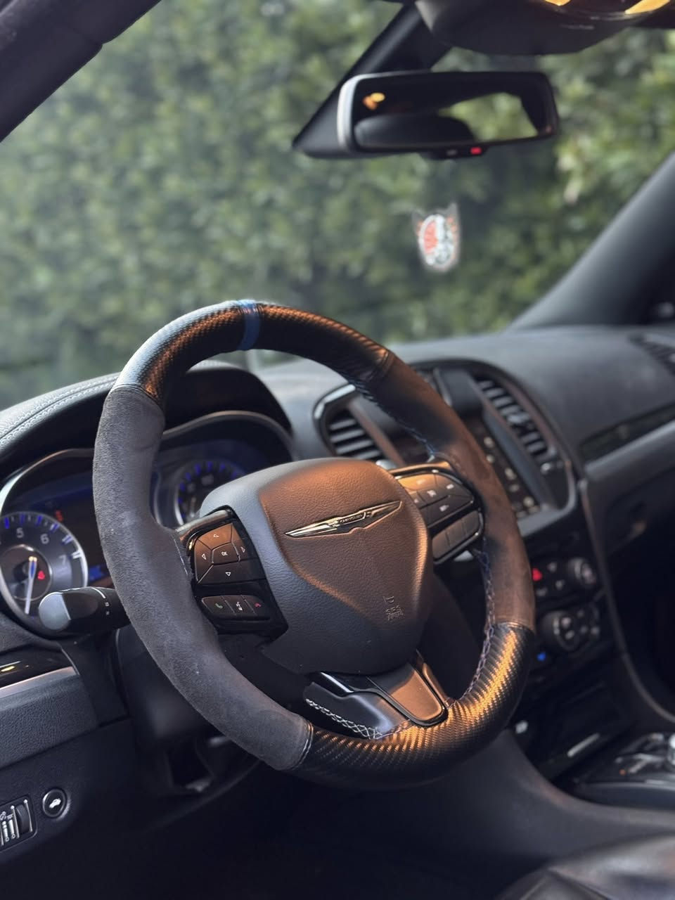 السلام عليكم 
كرايسلر اوباما S300 2022 وارد امريكي 
ماشيه 51الف ميل 
 الموديل: 2022
 الفئة: S 
 حادثها جاملغ خلفي صبغ فقط
صور الحادث بالمنشور بدون ايرباك
مكينة 3600 v6
تو ويل
كير ومحرك كفالة عامة
 داخل جلد اسود 
_________________________________

رقم بغداد الجديد هزة و سنوية جديدة تحويل مباشر

 مواصفات السيارة
بصمة تشغيل + بصمة ابواب
بصمات عدد ٢
تشغيل عن بعد
 كشنات جلد
ويل قياس ٢٠
 فتحة سقف (بانوراما)
شفتات ستيرن
رادار جانبي
حساسات 
شاشة الحجم كبير
كشنات كهرباء 
 تدفئة  كشنات
 دمام خلفي
كامرة خلفية
سستم صوت الباين
أريل نافيكيتر 
_______________________________

السيارة جديدة جداً بمعنى الكلمة  على وضع البلاد بدون اي اضافات حتى الارضيات البلاديه وياها وحدادية وتايرات مال وكالة وبدون اي نقص مبيها مصرف ولا دينار 

السعر : $30,500 بي مجال
الهاتف : ***********
العنوان : بغداد - حي الجامعة
