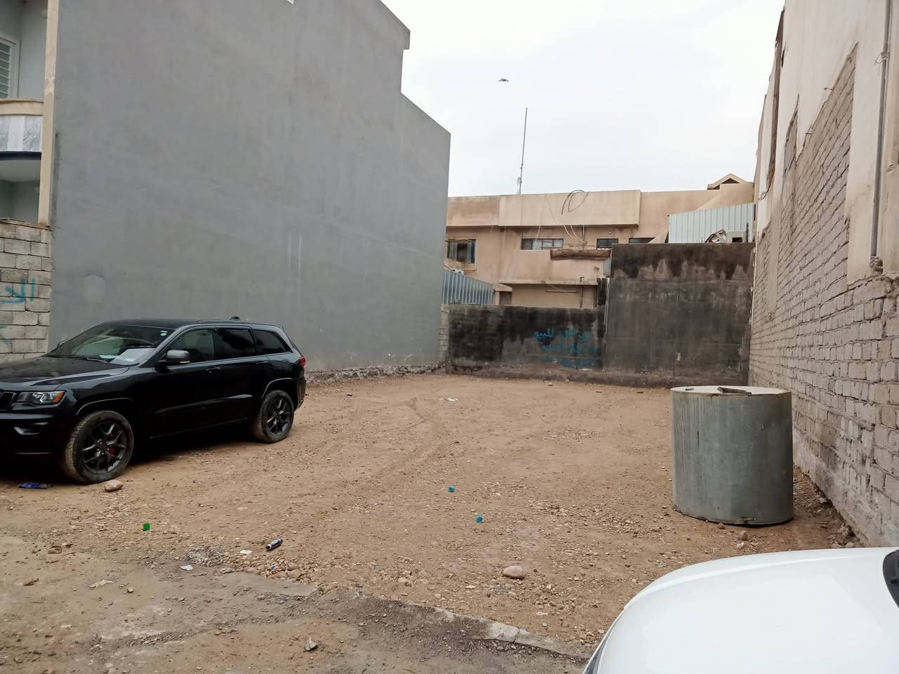 أرض للبيع في حي البلديات فرع صبه مساحه ٢٢٠ متر واجهه ١١ عمق ٢٠ اتجاه شروق تام موقع مميز ثاني قطعه عن سايدين الرئيسي 
الأرض شرط التحويل من الشرعي سند جديد 

ملاحظه الأرض محدوله جاهزه للبناء اتجاه شروق تام 

بيع الأرض كامل أو نصف حسب الطلب 

للاستفسار أكثر مراجعه مكتب ثقه مكتب ثقة المجد لتجارة العقارات 
الكائن في سايدين حي الصديق مقابل مجمع دي دي 
أو الاتصال على الارقام التاليه 

*********** ياسر سيد نظير الحيالي 
*********** ابو محمد الحمداني
***********
