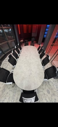 ميز اجتماعات خشب mdf قياس 280 cm x  طول  عرض 110cm  تقريباً  السعر 350...