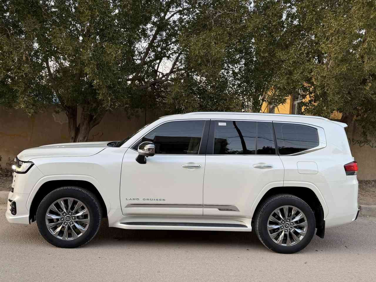 لاندكروزر VX لمتد موديل  2024 مكفولة كفاله عامه ماشيه 31 شركة ساس .. باج تظليل . مواصفات لايت عدسه متحركه كشن خزن ذاكره رادار كشنات الامامي ولخلفيات كهربائي تبريد تدفئة بالكشنات 3 شاشات سماعات جي بي ال 4 كامرات صندوك كهربائي شاحن لاسلكي جلد سياره فول مواصفات ل VX تجي فول . غراضها كلها موجوده هيتفونات بردات 2 بصمات 2 فحص هزه كله جديد تحويل ثاني يوم اي استفسار ***********
