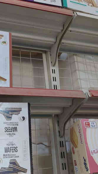 رفوف للبيع الارتفاع 2 متر ونص 8 خانات والعرض 7 متر للاستفسار ***********
