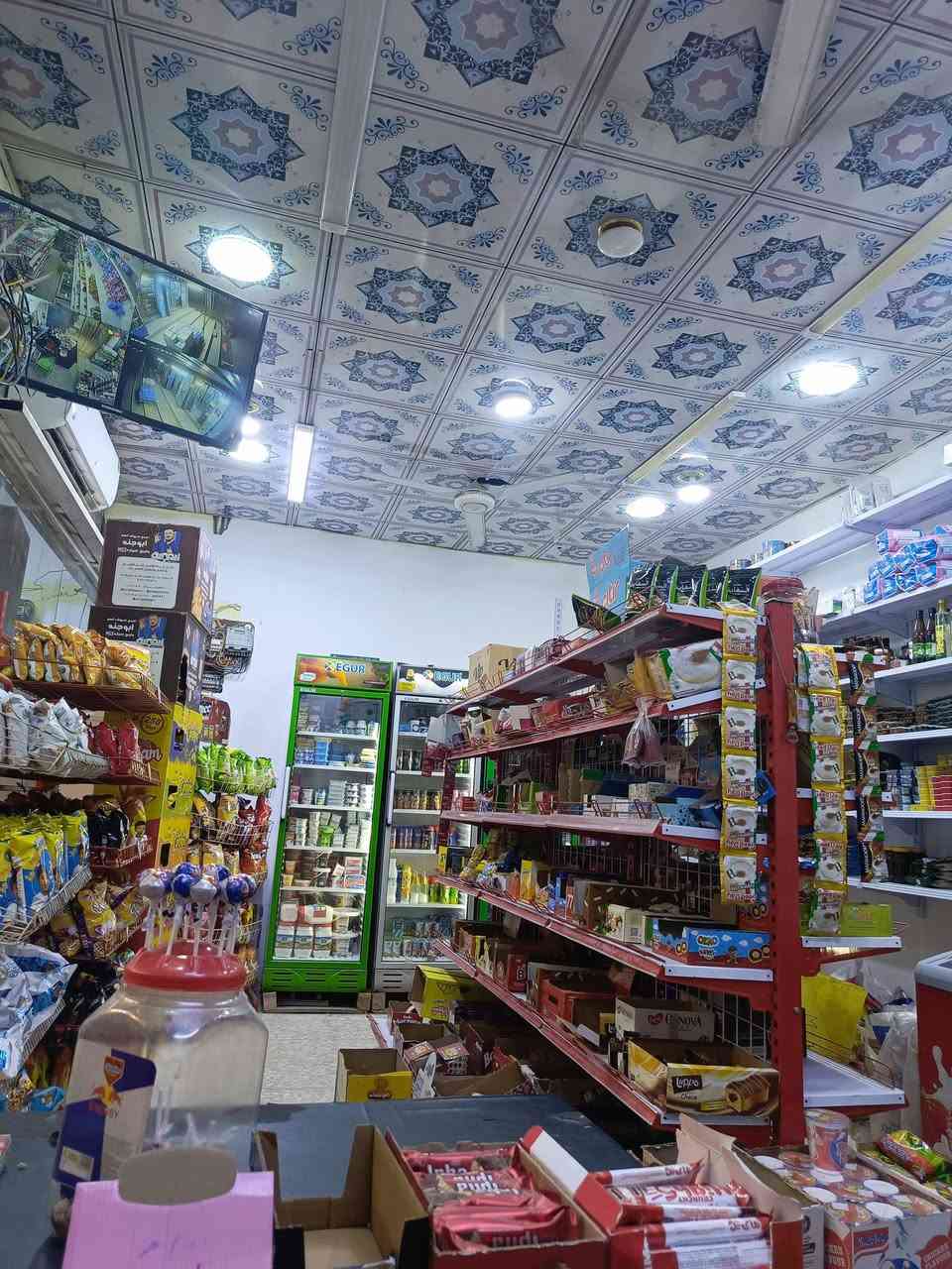 السلام عليكم اسواق للبيع البصره حي الأصدقاء مستعجل عل بيع تحتوي علا 4 ثلاجات عمودي ١ شركة و2 بطحيات سبلت 1 بالضمان جديد عارضات الثلاثه جدد وسيستم كاميرات يجار ٣٠٠ ملاحظه مو شراي لا يدخل ويتعبنة للتواصل ***********
