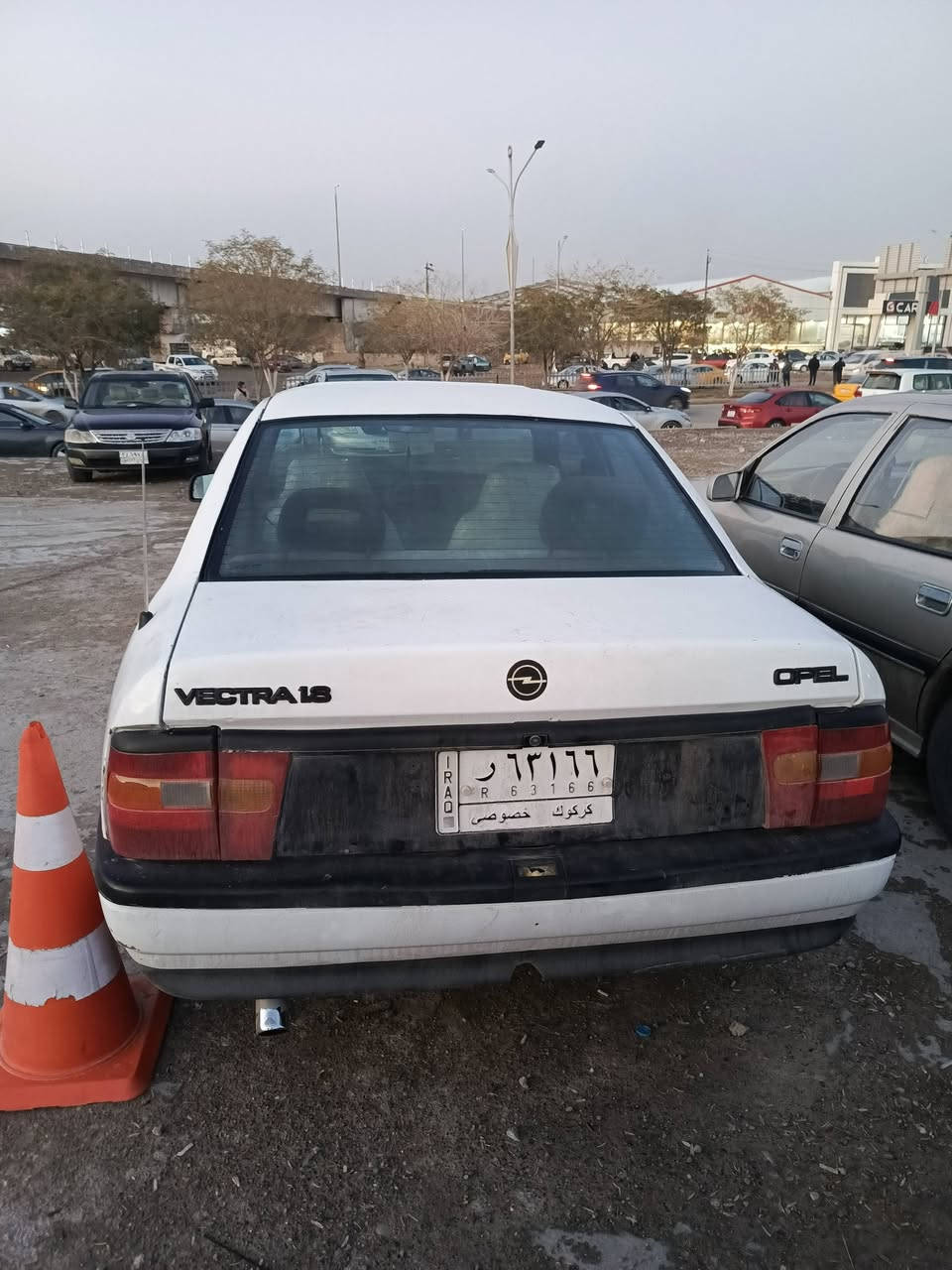 لبيع فكترا موديل 89 سياره حلوه 4تايرات جدد صدر زين محرك 18لاسرف ولا بخار سنويه لحك 27 بيه كؤبؤن بنزين مشروع وطني  سياره حلوه  مكان كركوك .***********.
