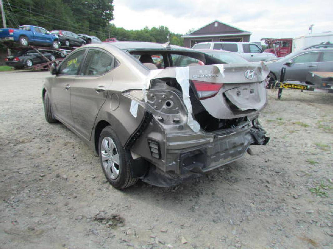 السلام عليكم النترا موديل ١٦ بغداد بسمي رقم جديد دولي سنويه ٣١ حادثها مبين عندك بالصوره بدون ايرباك كلها ليبل واحد عده قبق الجنطه كير مكينه تبريد صدر كهربائيات كله مكفول تخم تاير جديد عارضها ١٠٨ وبيها مجال للاستفسار *********** أو مراوس حسب القناعه
