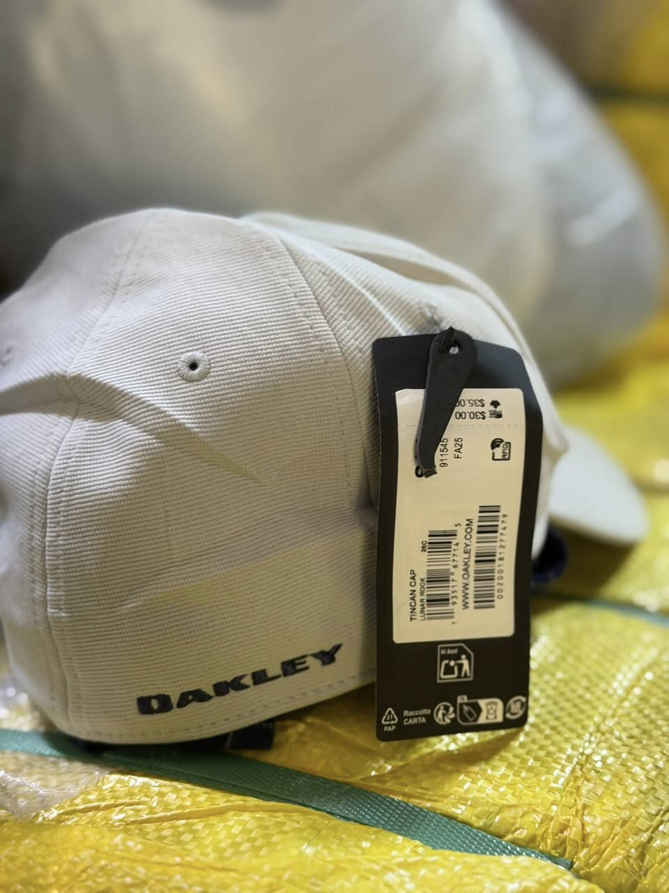 OKLEY Original 👌🏻🧢
وكالة عسلي تحفة 
سعرها ١٠،٠٠٠


**إذا كنت صاحب هذا الإعلان وتريد حذفه لأي سبب، رجاءا أرسل رسالة إلى الدعم الفني**
