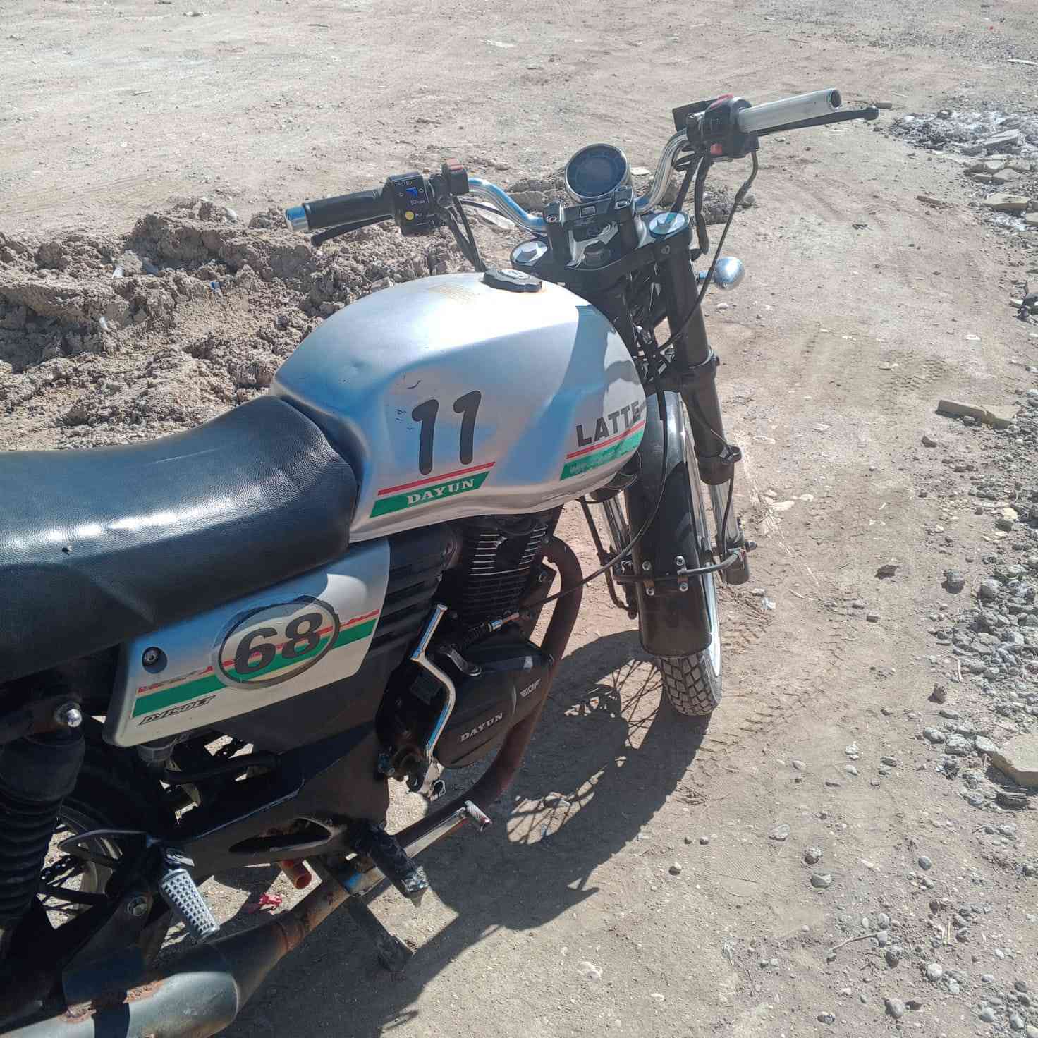 دراجه لايتي موديل 20 اوراق أصولي نضيفه كلش شوفت عينكم السعر 850 أو بيه مجال الشراي يتصل ***********
