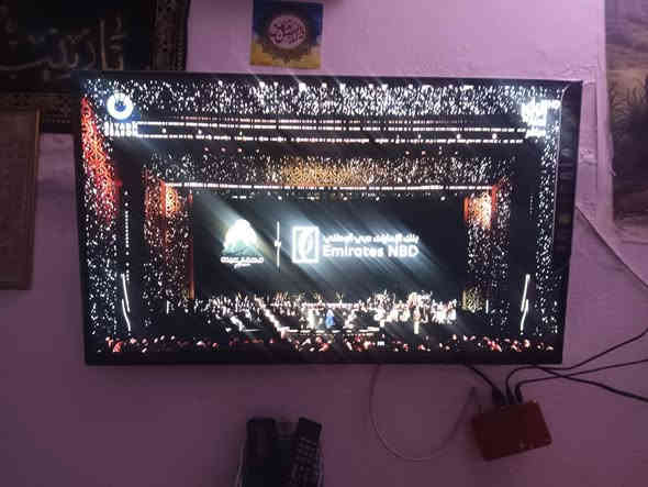 شاشه للبيع اخو جديد  حجم 32 مكان نجف حي العسكري السعر 90 للتواصل ***********
