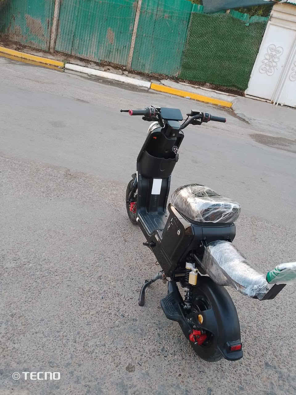 السلام عليكم دراجه شحن للبيع نوع  R9 
بطاريات 5 جدد 
موديل 2025
لايت عالي ناصي  
اشاير  يمنه ويسره
منفذ يوبياس
 هورن 
السعر 330 وبيه مجال 
مكاني / بغداد بلديات
الرقم *********** بس واتساب
