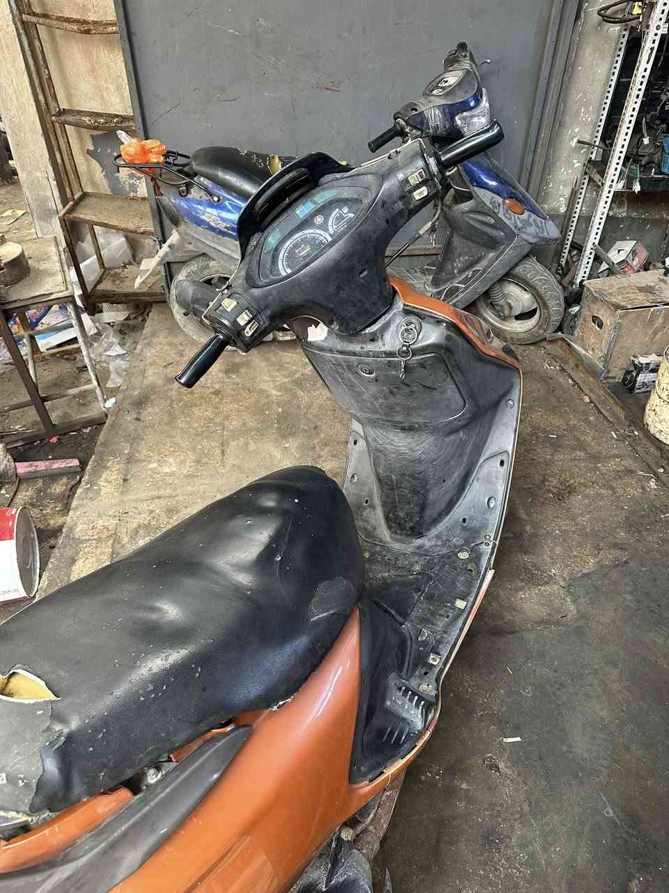 سلام عليكم دراجه فراشه فحل جاهزه من كلشي هورن لايت سلف كلشي شغال لبيع سعر 350مكاني البصرة عشار ***********
