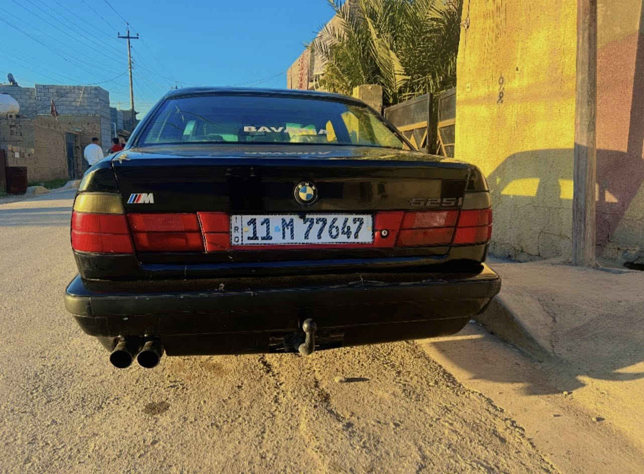 السلام عليكم بي ام دبليو موديل 92رقم بغداد  حجم 525كير مكينه خير من الله تخم تاير سياره جديده ونظيفه جاهزه ترايك وين ما تريد كهربائيات كلها شغاله تحويل ثاني يوم  العنوان بغداد بسمايه ***********
